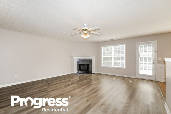 Building Photo - 655 Lakes Cir