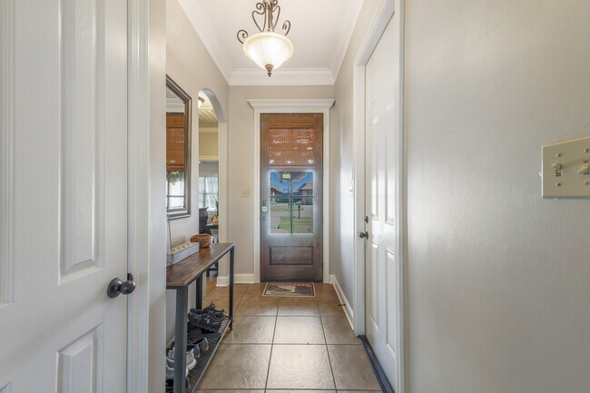 Building Photo - 105 Anaheim Ln