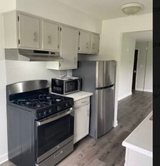 Building Photo - 1185 Surrey Dr