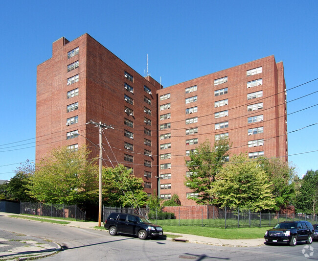 View from the southeast at Germania Avenue and Albany Street - Summit Towers