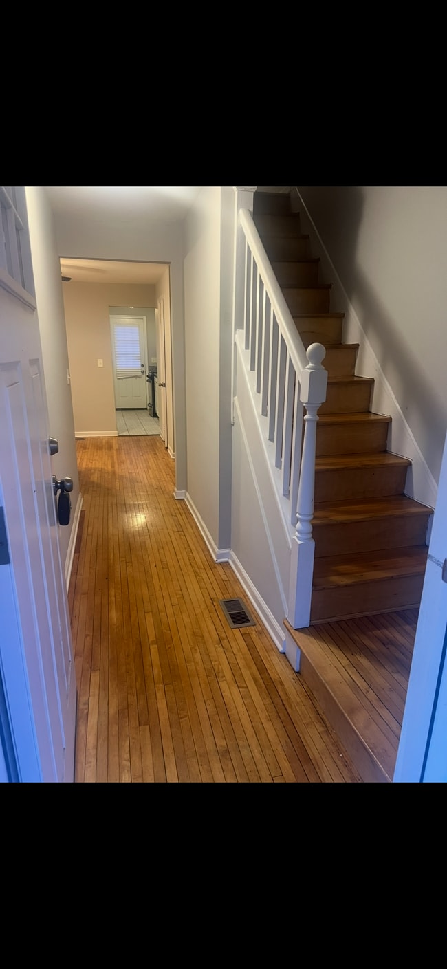 Building Photo - 220 Colgate Ave