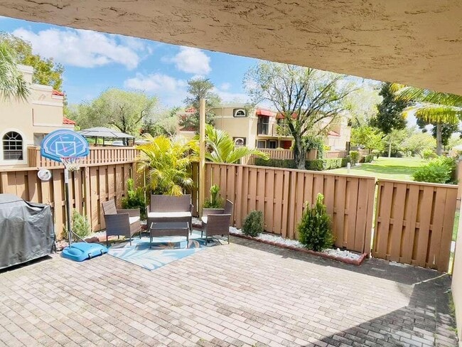 Foto del edificio - 8206 Severn Dr