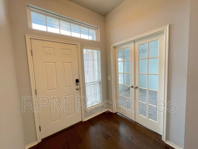 Building Photo - 449 Compass Dr