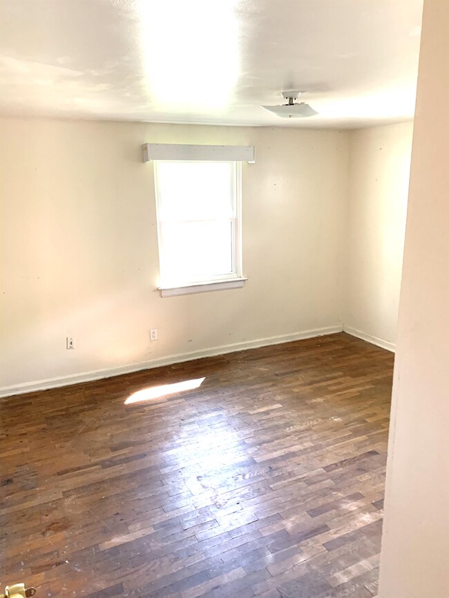 Building Photo - 221 Spartan Ave