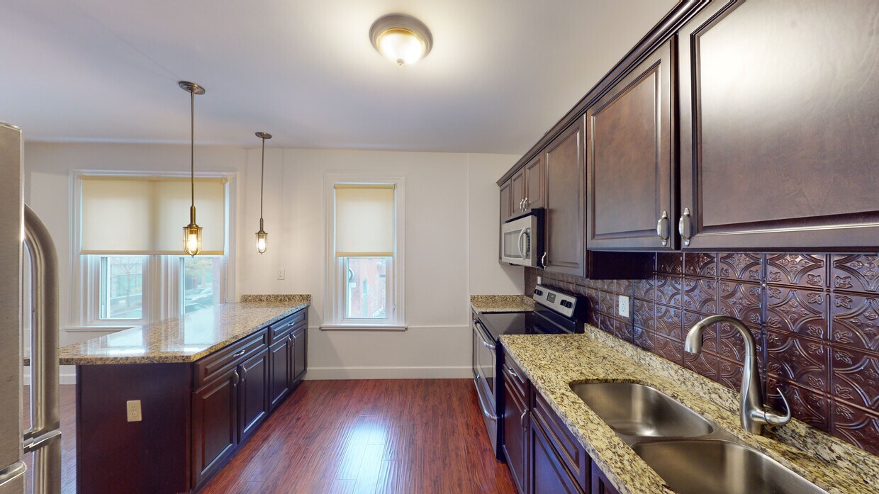 Primary Photo - The Fenton Apartments