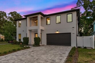 Building Photo - 902 W Plymouth St