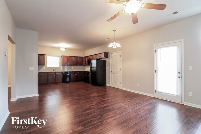 Foto del edificio - 181 Daisy Cir