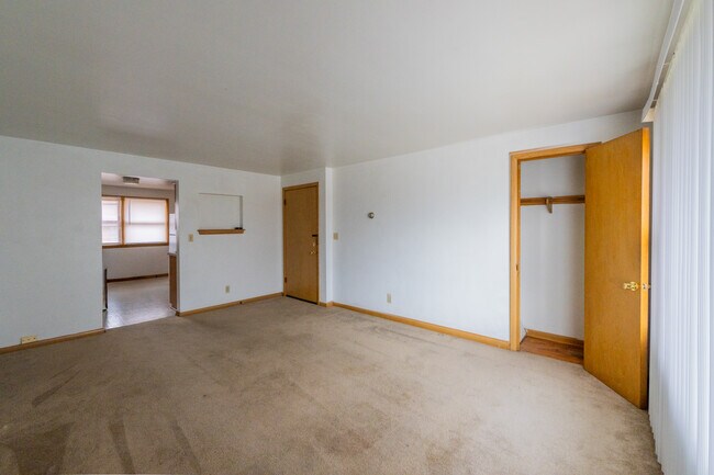 Sala de estar - 3061 S 72nd St