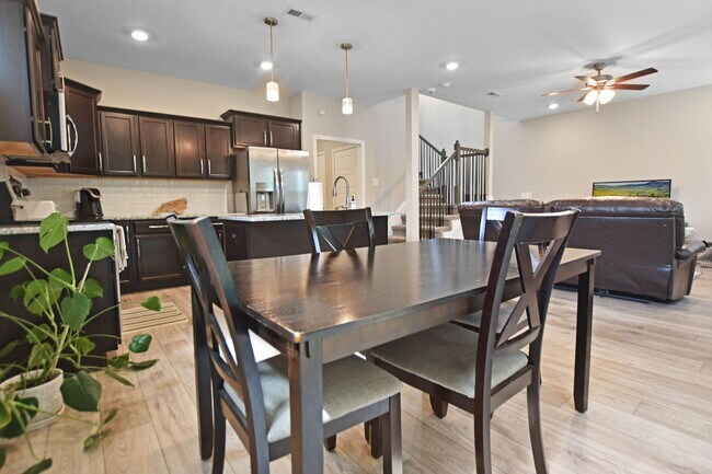 Building Photo - Pet Friendly Three Bedroom with Bonus!