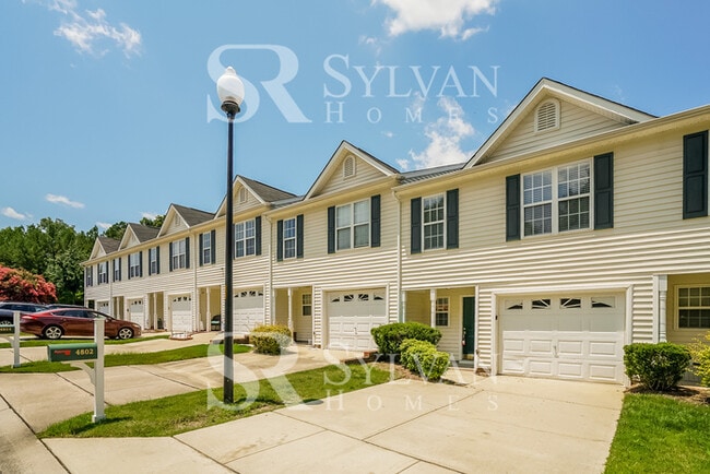 Foto del edificio - Everything you have been dreaming of is here. Lease today!