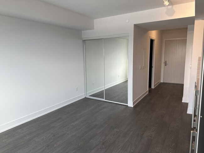 Photo du bâtiment - 1019 Simcoe St N