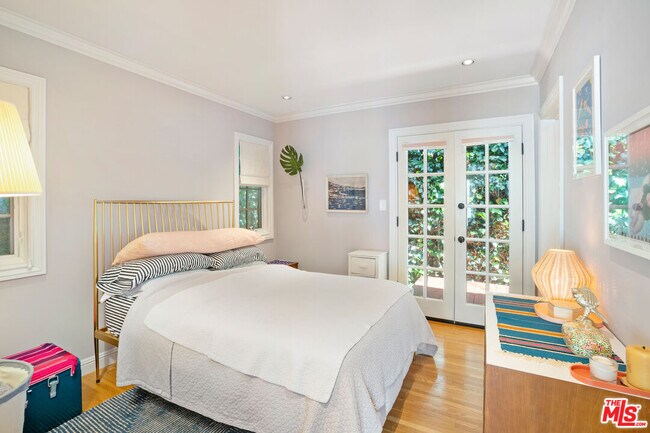 Foto del edificio - 432 Westbourne Dr