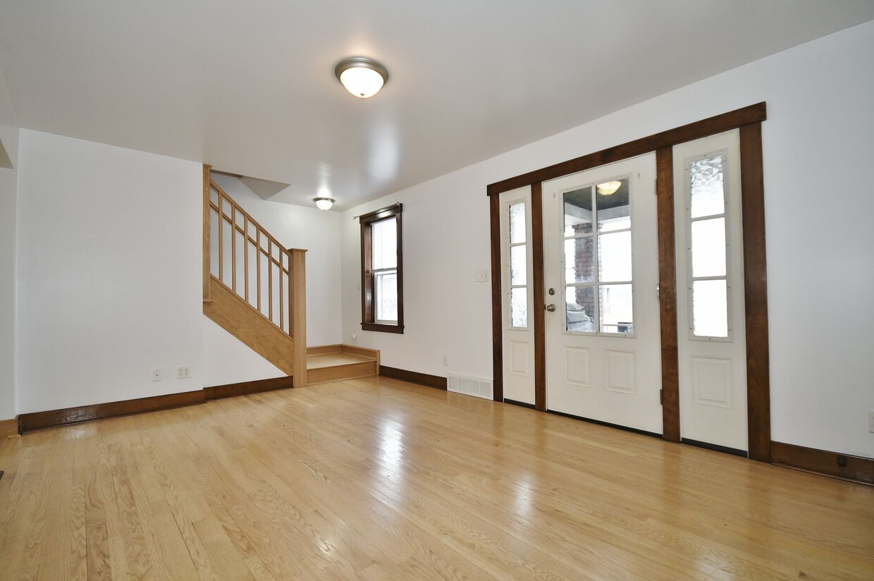 Primary Photo - Charming 2-Bedroom Townhouse for Rent in C...