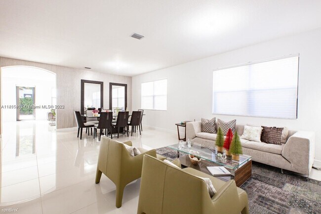 Foto del edificio - 4 br, 4 bath House - 9970 NW 87th Ter