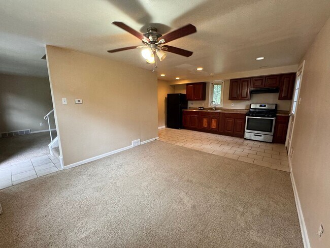 Building Photo - Beautiful 3 Bedroom Home in Penn Hills - R...