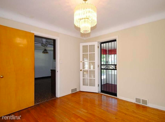 Foto del edificio - 3 br, 1.5 bath Apartment - 3877 Silsby Rd