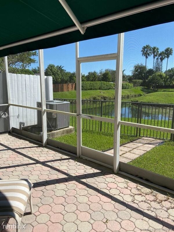 Building Photo - 2 br, 3 bath Townhome - 8532 SW 139th Ter