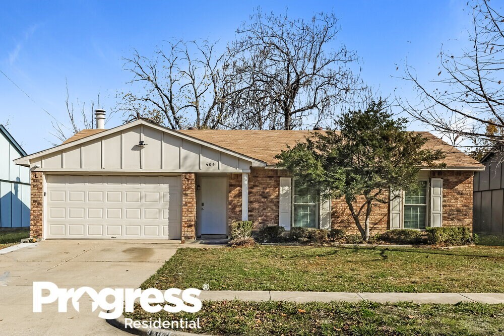 Primary Photo - 404 Woodcrest Way