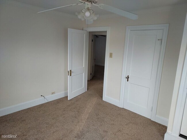 Foto del edificio - 4 br, 1 bath Duplex - 1111 Salem Avenue A