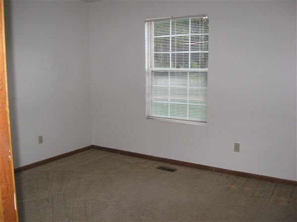 Building Photo - 2353 W Osterhout Ave