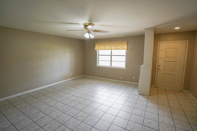 Building Photo - 204 Manor Dr