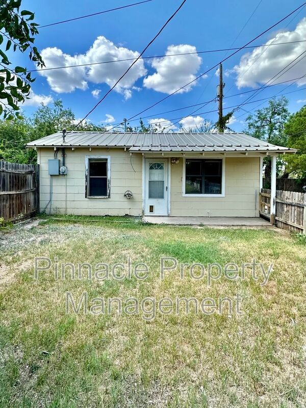 Primary Photo - 1208 Hassell St