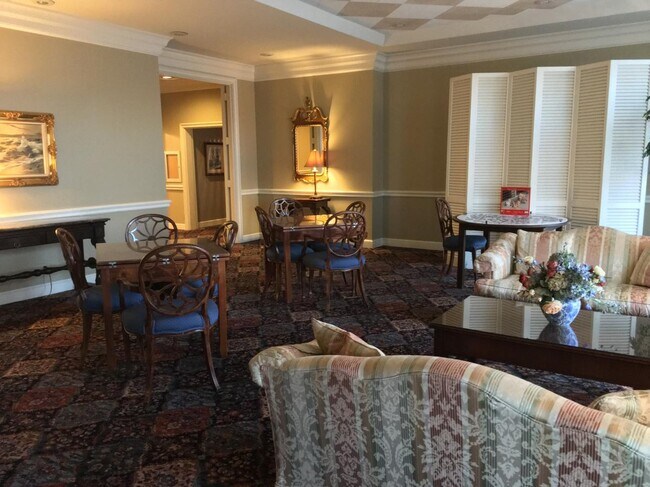 Sala de juegos - 4545 Wornall Rd