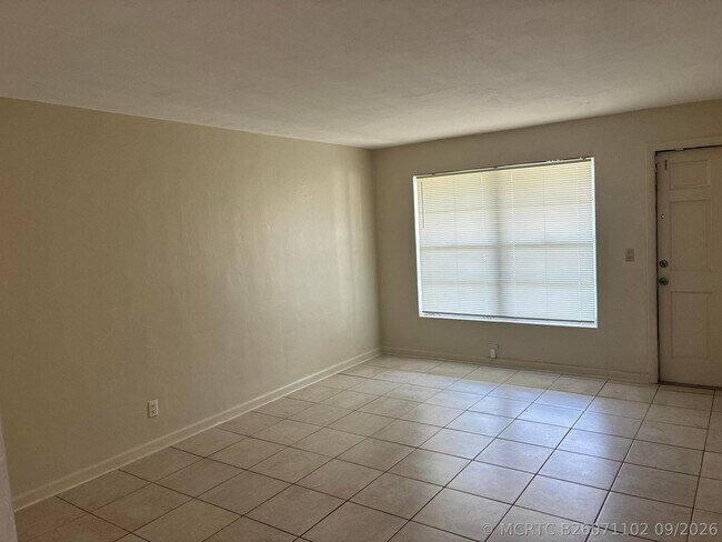 Foto del edificio - 517 Silver Beach Rd