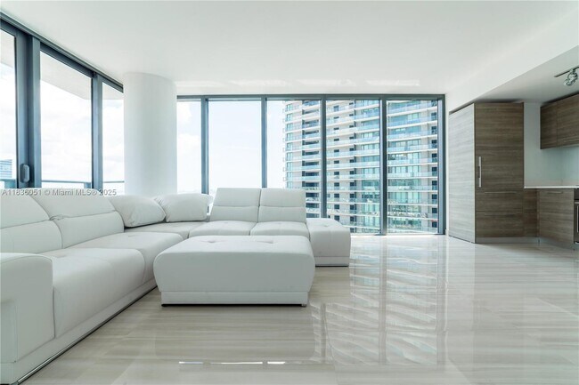 Foto del edificio - 650 NE 32nd St