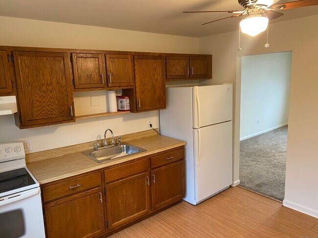 Building Photo - 90 Belair Dr