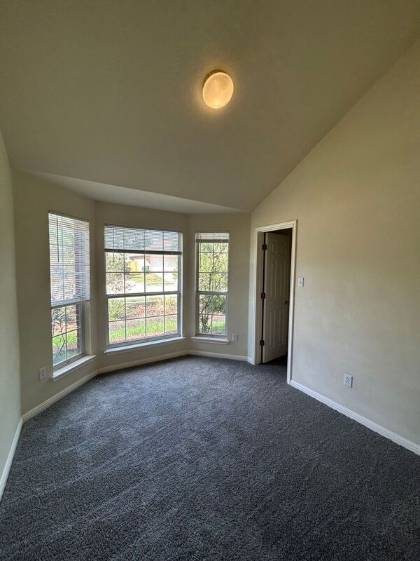 Foto del edificio - 3921 Bonnie Ln