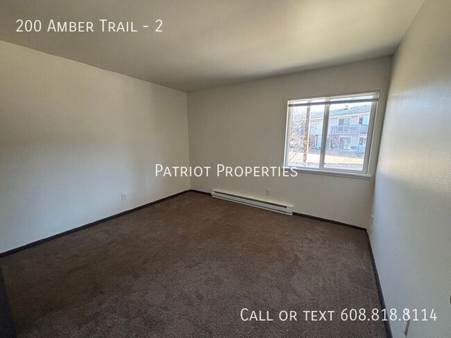 Building Photo - 2 bedroom/ 1 bath apartment in Sun Prairie...