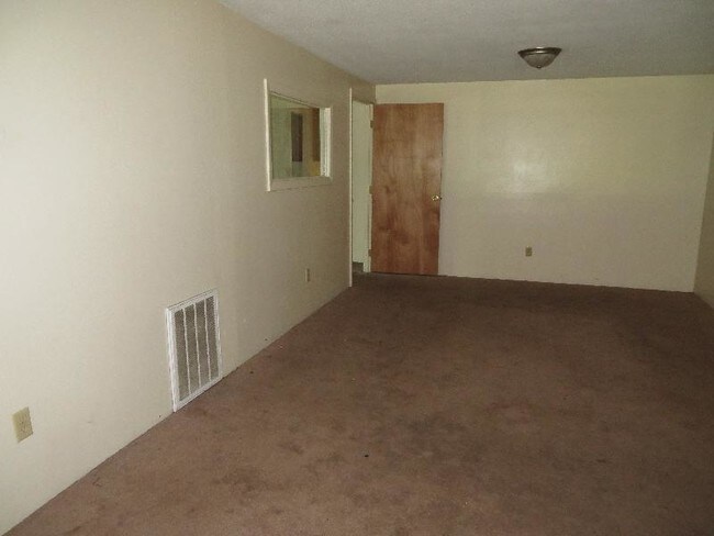 Building Photo - 14A Ellis Dr