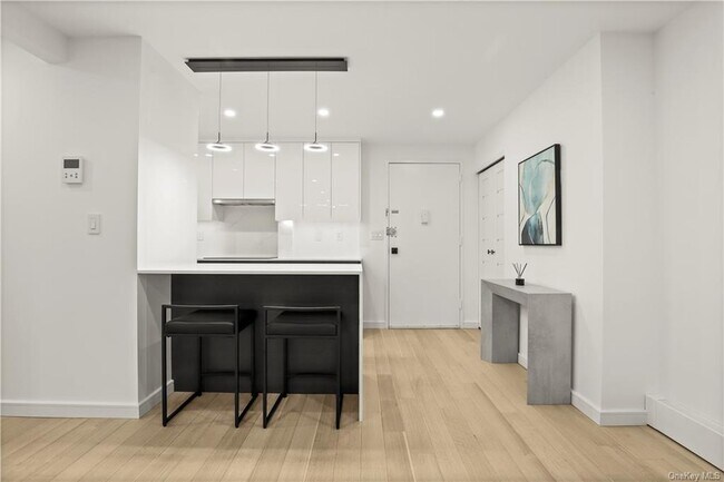 Foto del edificio - 560 Halstead Ave