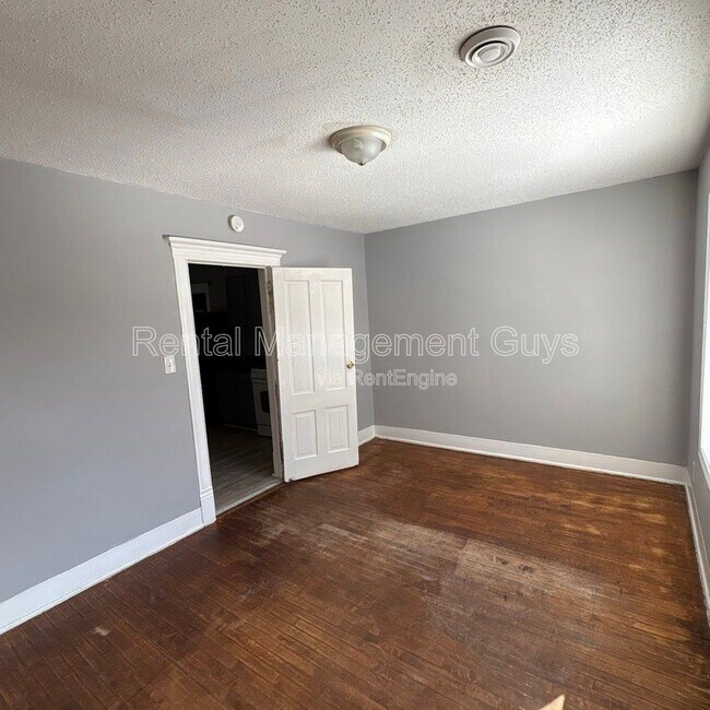 Foto del edificio - 2931 N Bryant Ave