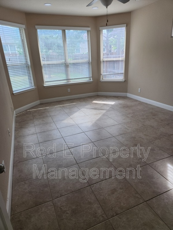 Foto del edificio - 1806 Ayleth Ave