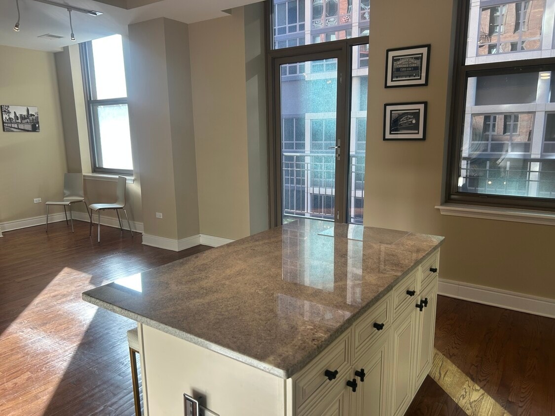 Foto del edificio - 212 W Washington St