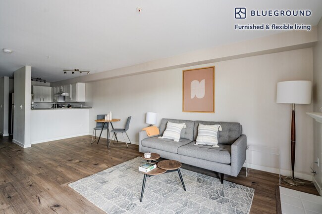 Foto del edificio - 526 Yale Ave N