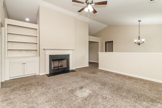 Building Photo - 202 Comet Ct