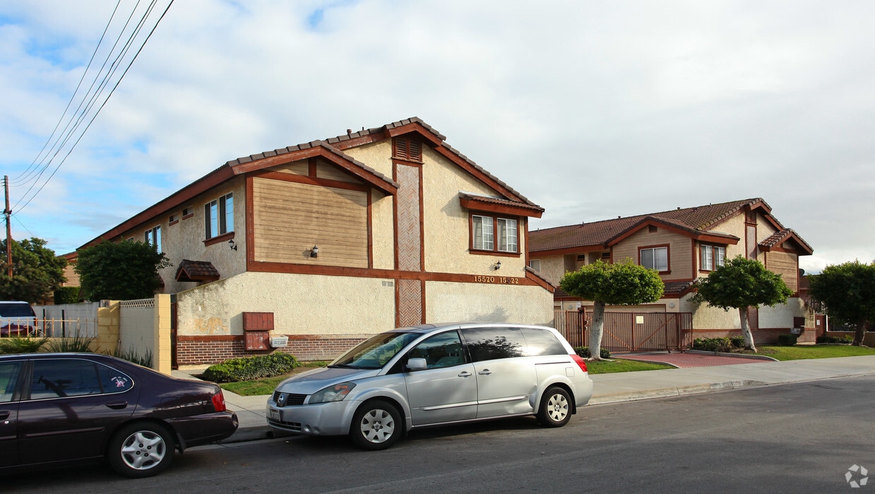 Building Photo - Belshire Villas