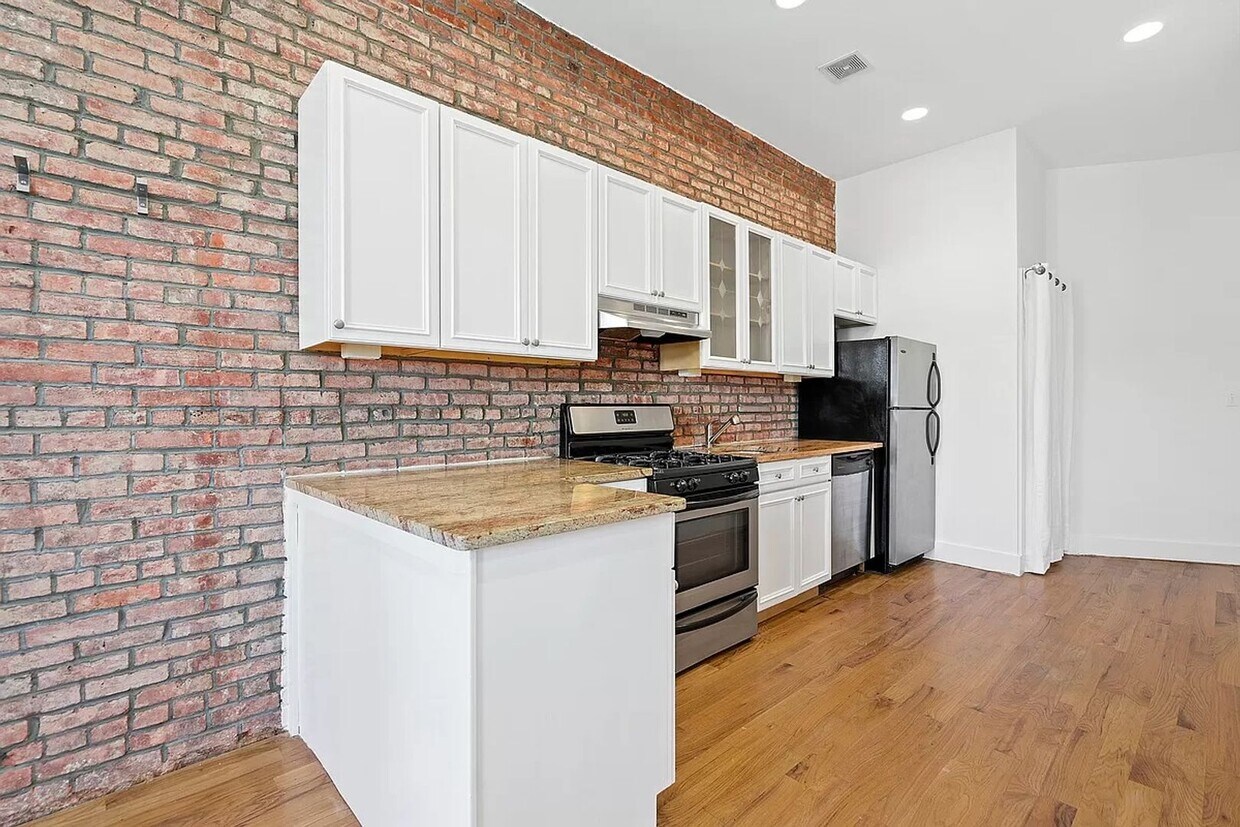 Primary Photo - Charming 1Bed 1Bathroom