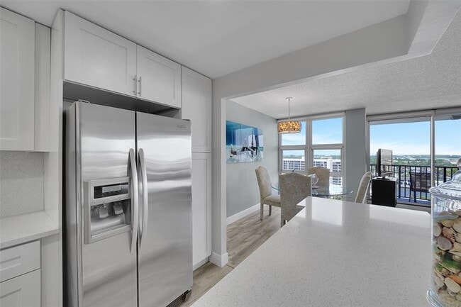 Building Photo - 531 N Ocean Blvd