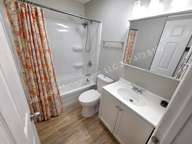 Foto del edificio - 3 bed, 1.5 baths, 2 car garage, fenced yard!