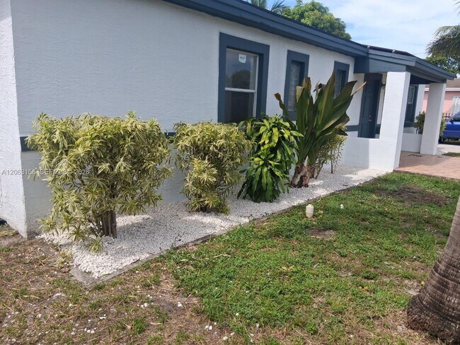 Foto del edificio - 250 NW 191st St