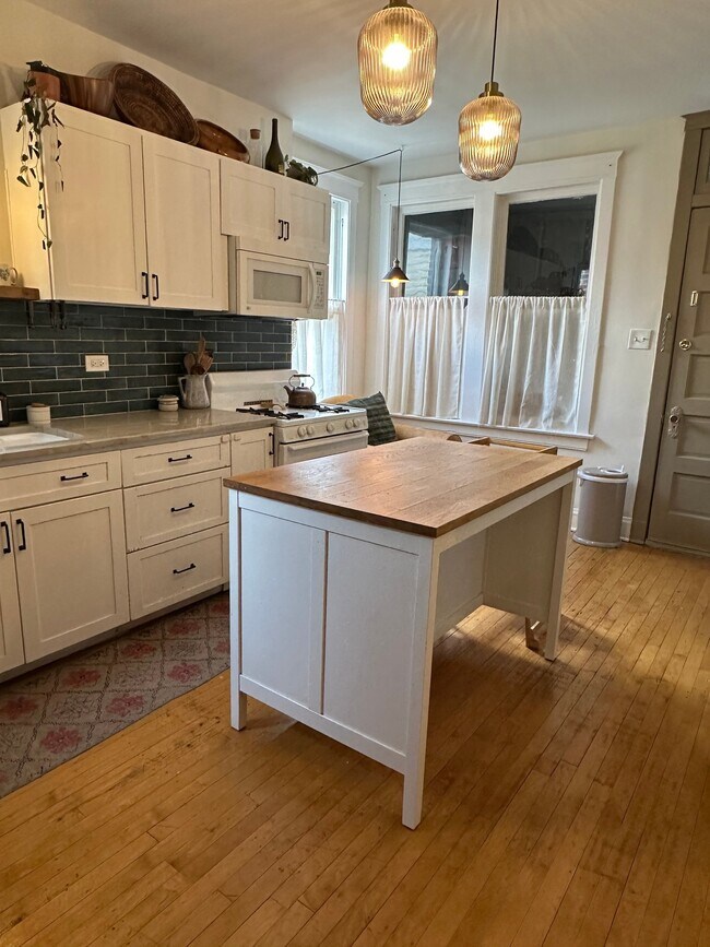 Foto del edificio - 2333 S Hoyne Ave