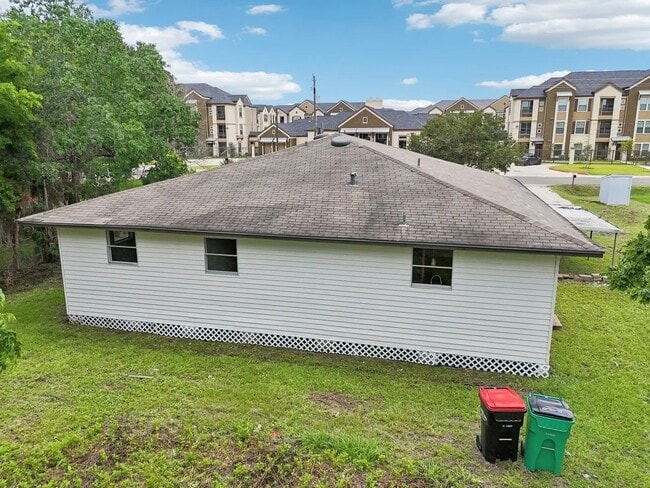 Building Photo - 906 S Rd