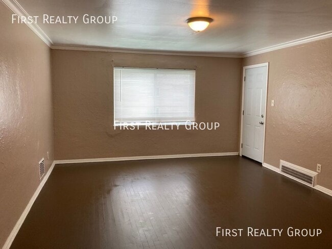 Building Photo - 16 W. Maplewood-#3