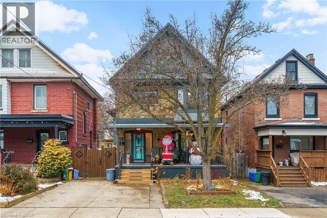 Building Photo - 186 Balsam Ave S