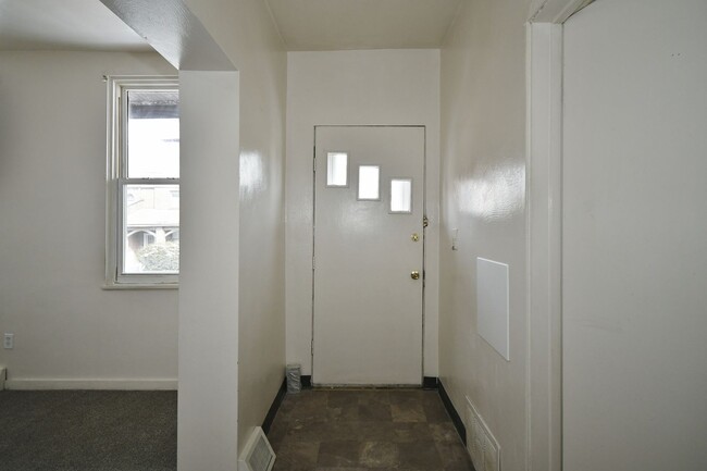 Building Photo - 855 Crucible St