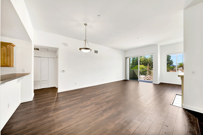 Building Photo - 7551 Jordan Ave